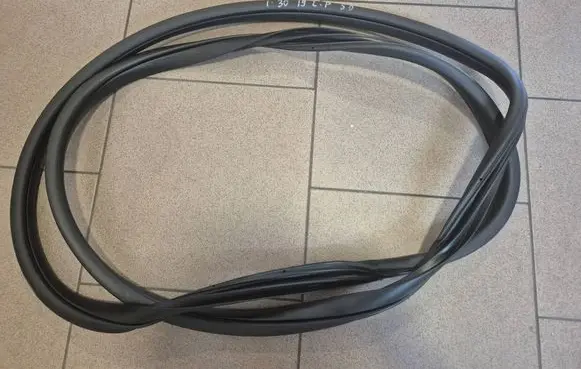 Hyundai i30 fastback Front door rubber seal