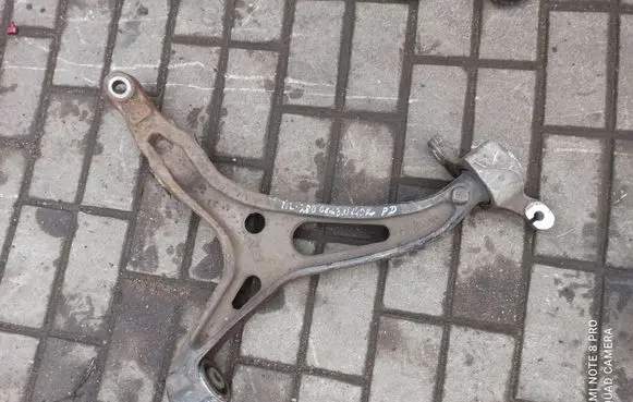 Mercedes-Benz ML W164 Front lower control arm/wishbone 000062367106