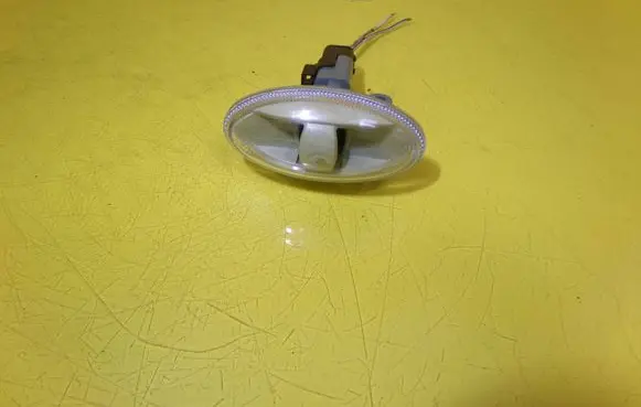 Peugeot 107 Front fender indicator light 0104706
