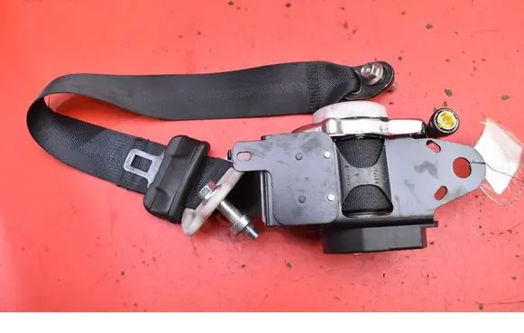 Nissan Leaf I (ZE0) Front seatbelt 6382640