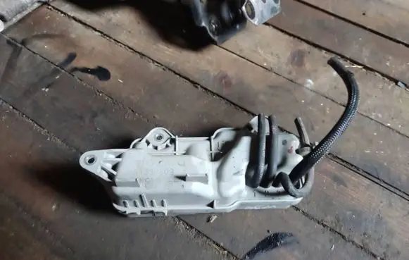 Vacuum air tank