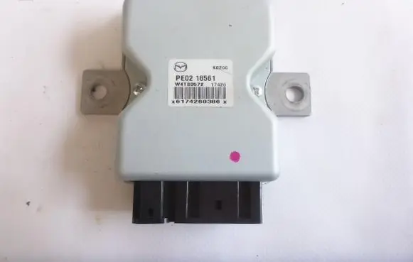 Mazda 6 Fuel pump relay PE02