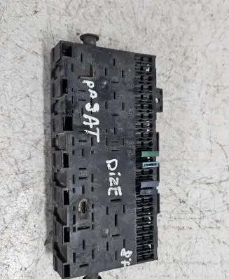 Volkswagen Golf II Fuse module 171941813D 171941821D 896177