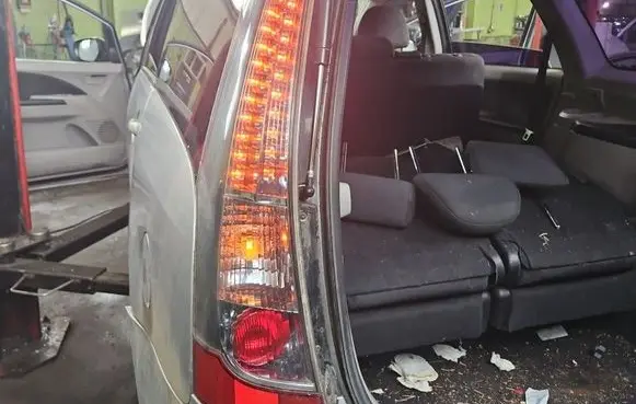 Mitsubishi Grandis Rear/tail lights 22087642 IMPRK1557497