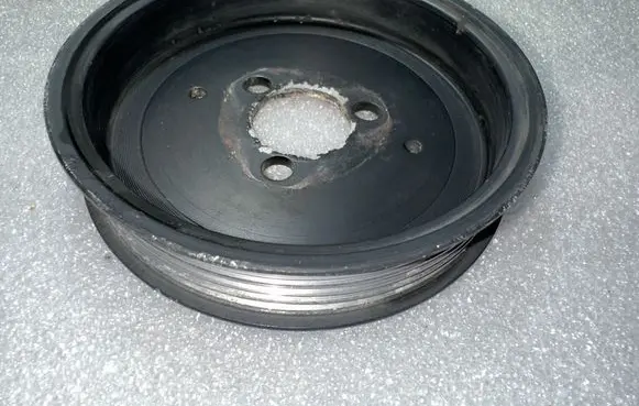 Audi Q7 4L Water pump pulley 059121031L