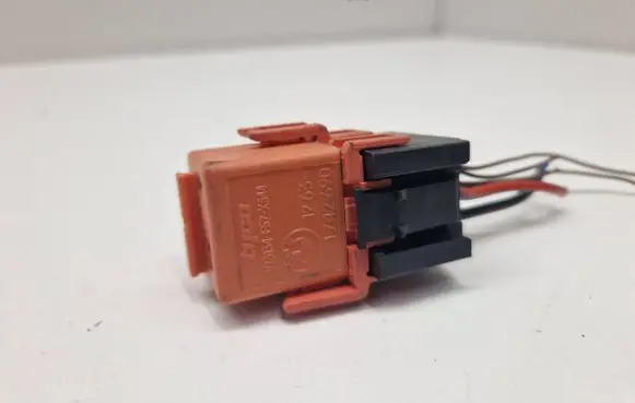 BMW 5 E60 E61 Other relay 1742690 V23134E52X344
