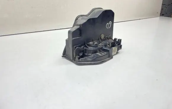BMW X3 E83 Rear door lock 7167076