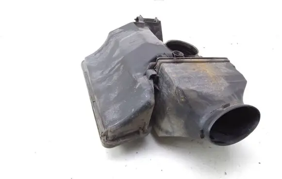 Opel Vivaro Air filter box 820420871