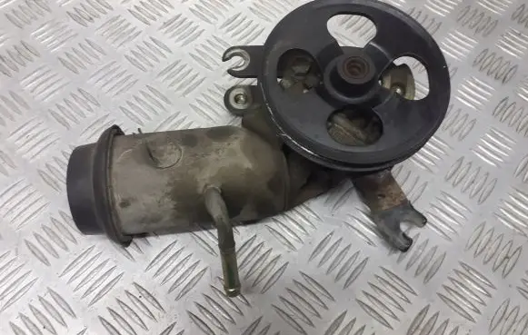 Toyota Yaris Verso Power steering pump