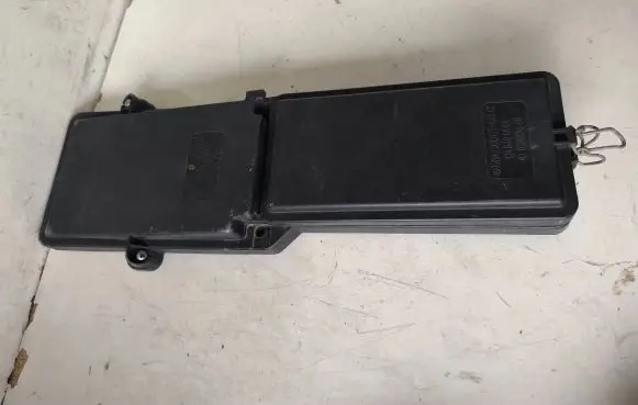 Mercedes-Benz E W124 Fuse box cover 1245400182 08877660