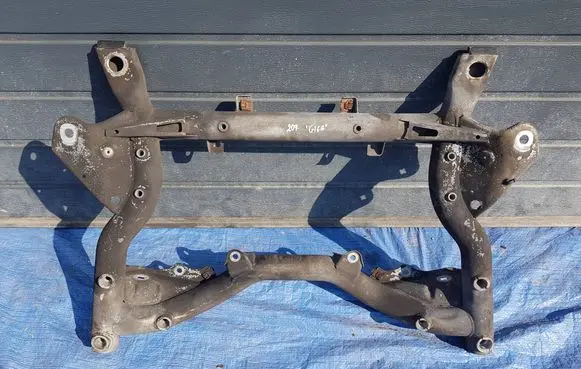 Mercedes-Benz C W204 Front subframe 2046281057BYT 2046281057