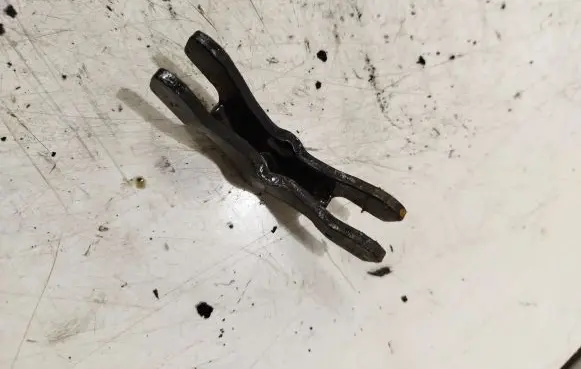 Opel Combo C Fuel Injector clamp holder