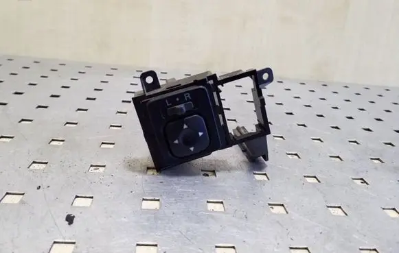 Wing mirror switch