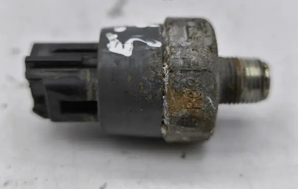 Toyota RAV 4 (XA30) Oil pressure sensor P0G