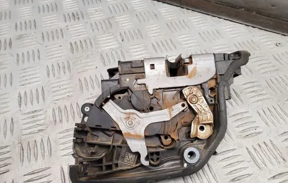 BMW X1 F48 F49 Front door lock 7281931