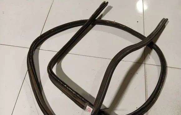 Ford Focus C-MAX Trunk rubber seal (body) 