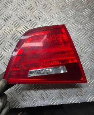 Tailgate rear/tail lights