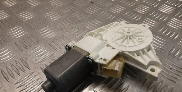 Mercedes-Benz ML W164 Front door window regulator motor A2518200742