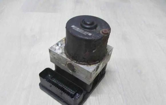 Volkswagen Golf IV ABS Pump 1C0907379K 7534