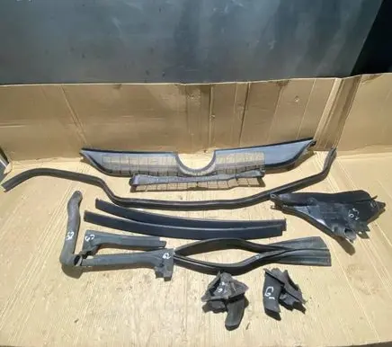 Mercedes-Benz 190 W201 Windshield trim 2018360402 2016280173 2016280194