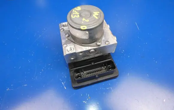 Mercedes-Benz E W213 ABS Pump A2134314801 A007W676
