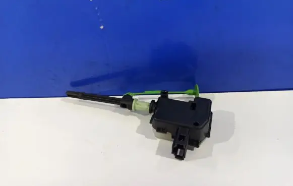 Volvo XC60 Fuel cap release pull handle 86113136 31299107