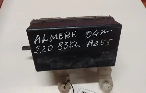 Nissan Almera N16 Fuse module