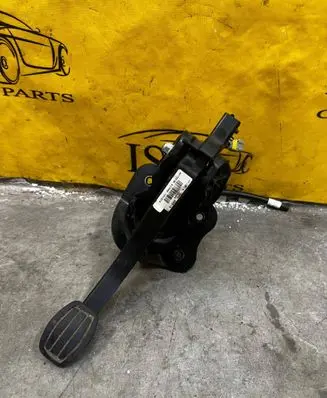 Peugeot 308 Clutch pedal 9676728180