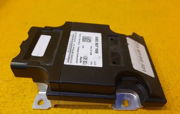 Audi A4 S4 B9 Air suspension control unit module (rear) 8W0907559