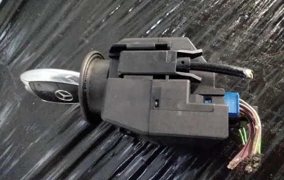 Mercedes-Benz C W203 Ignition lock 2095453308