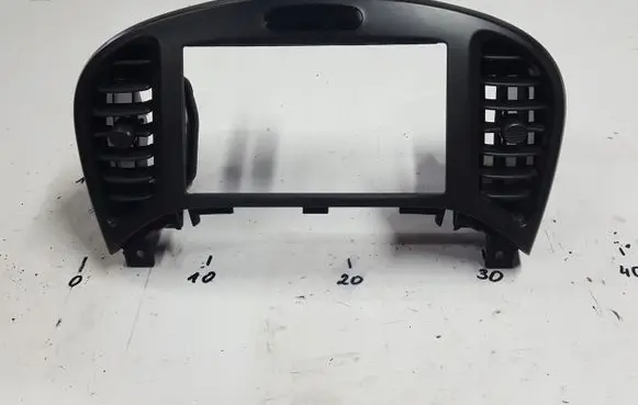 Nissan Juke I F15 Dash center air vent grill