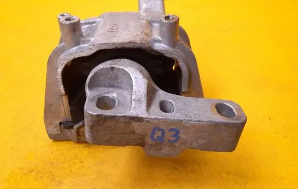 Audi Q3 8U Engine mount bracket 5N0199262