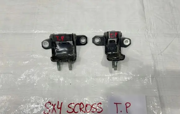 Suzuki SX4 S-Cross Rear door hinge set 