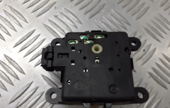 Nissan Almera N16 Central body control module 3G24030820