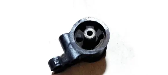 Mazda 626 Engine mount bracket