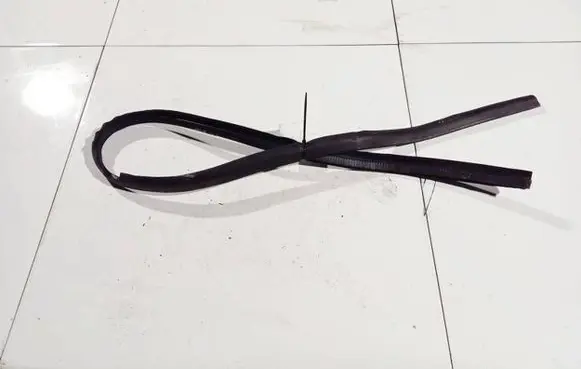 Iveco Daily 40.8 Rubber seal front coupe door 