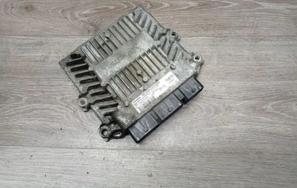 Volvo V50 Engine control unit/module 30729518 856709210