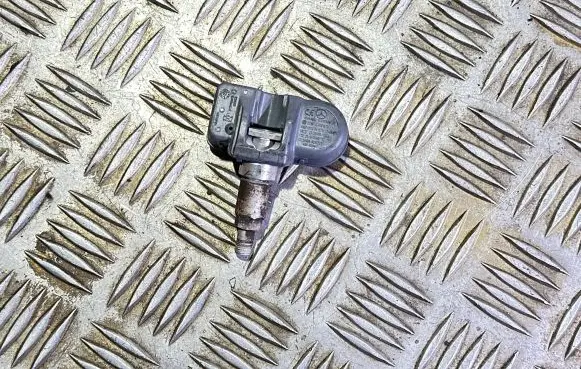 Mercedes-Benz E W212 Tire pressure sensor A0009054100