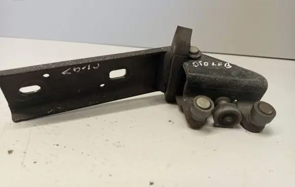 Opel Vivaro Sliding door middle roller runner 65715 312372E