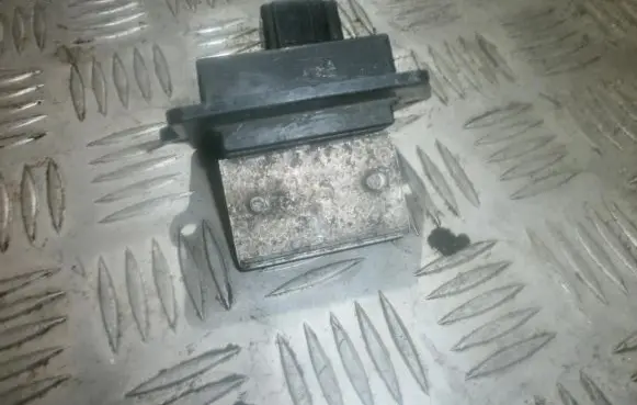 Mazda 626 Heater blower motor/fan resistor HB151GA5RA 3l21