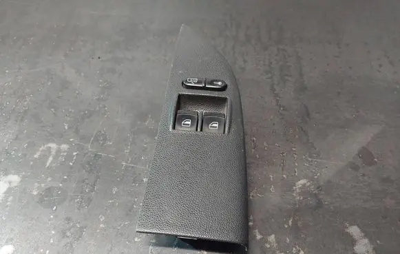 Skoda Fabia Mk1 (6Y) Electric window control switch 1J3959857A