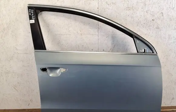 Volkswagen PASSAT B7 Front door 3AA831312