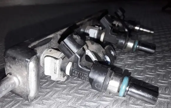 Nissan Micra Fuel injectors set FBY11H0