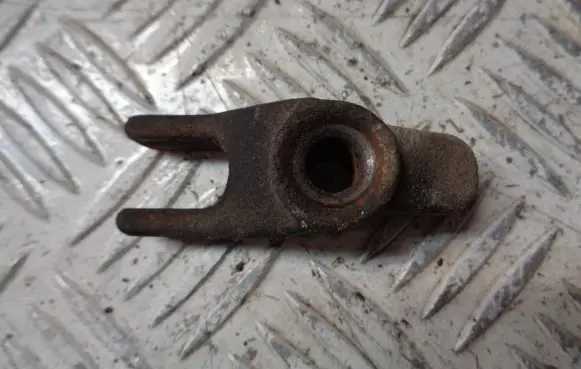 KIA Sorento Fuel Injector clamp holder