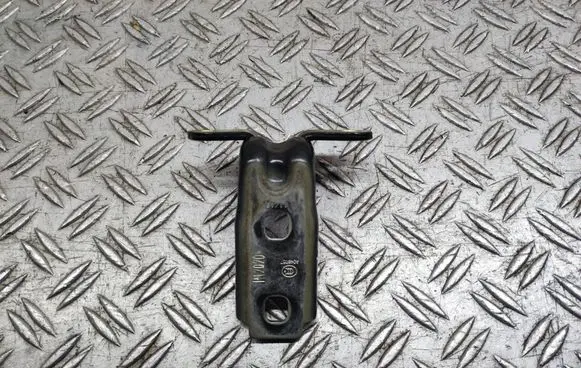 Chevrolet Cruze Front door upper hinge A046057