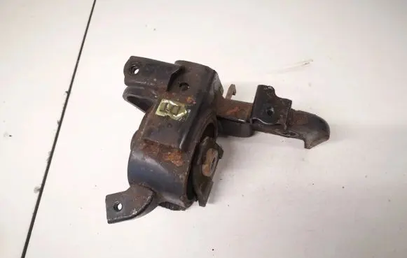 Toyota Avensis T270 Engine mount bracket