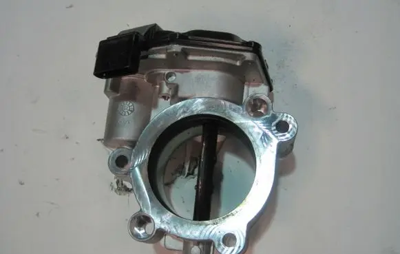 Volvo XC90 Throttle body valve 32223833