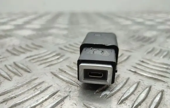 Peugeot 2008 II USB socket connector 9831377180 98313506XD
