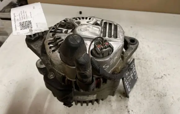 KIA Sorento Generator/alternator 373004A300 021319212
