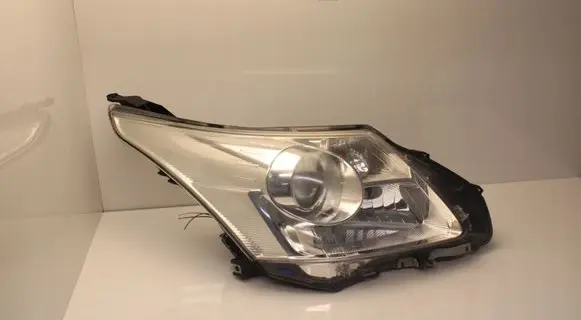 Toyota Avensis T270 Headlight/headlamp